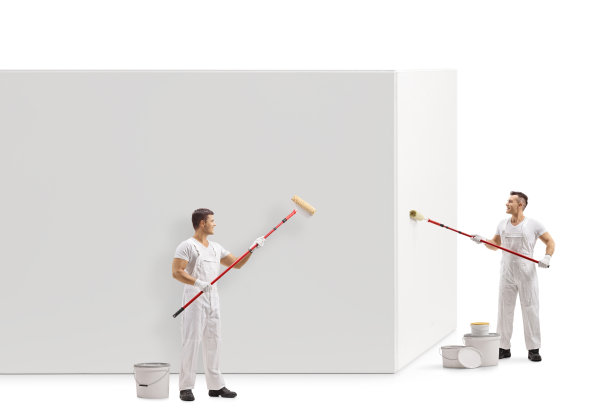 两个画家画一面墙的完整长度侧面照片图片下载