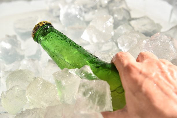 啤酒瓶图片下载