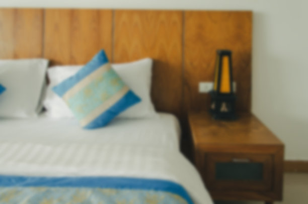 床上枕头图片下载