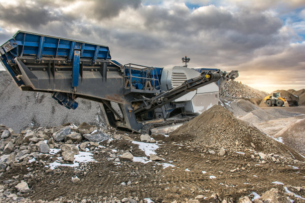 塞戈维亚(西班牙)矿山的碎石机械图片下载