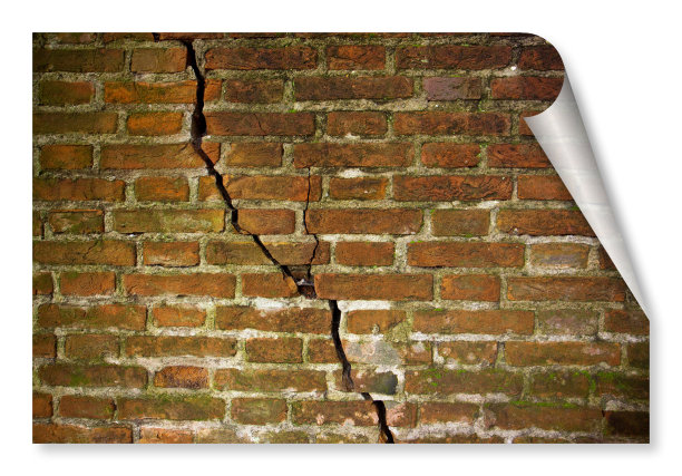 深裂纹的旧破损湿砖墙-概念形象与复制空间-卷曲和阴影的设计概念形象图片下载