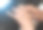 年长妇女的手在电脑键盘上打字图片下载