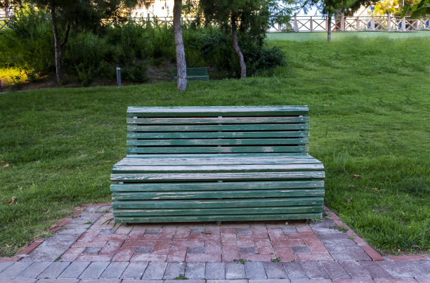 公园的长椅上图片下载