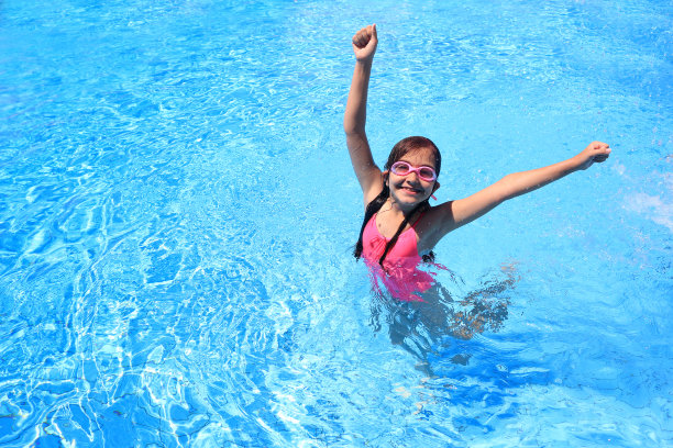 游泳池锻炼图片下载