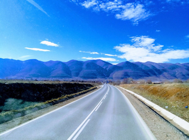 高速公路山图片下载