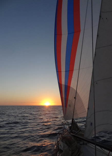 帆船上的日落图片下载