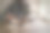 商人使用智能手机和键盘坞数字平板电脑。全球网络连接技术接口。大理石桌上，太阳耀斑效果图片下载