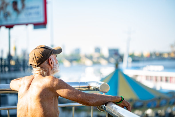精美的艺术照片肖像老人皱纹的特写脸图片下载