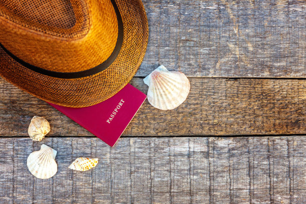 在木制背景上旅行的概念图片下载