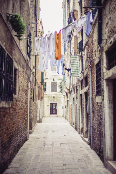 意大利威尼斯的狭窄小巷图片下载