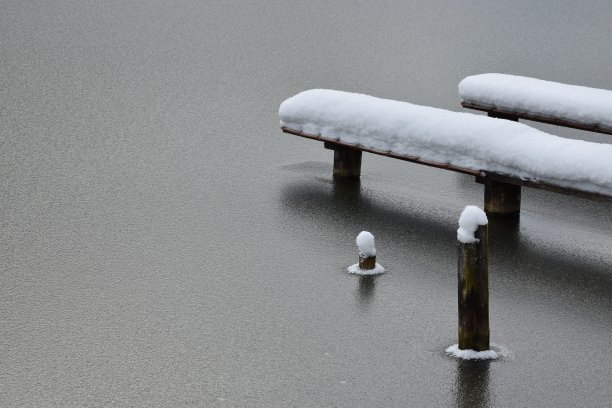 在Hintersee的冰冻湖图片下载