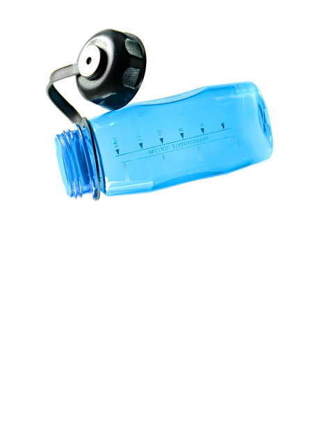 蓝色塑料饮料瓶与大的白色拷贝空间图片下载