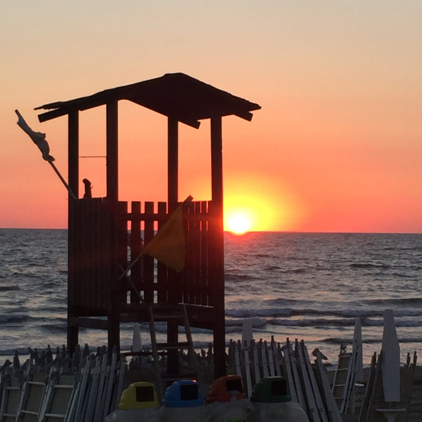 海滩上的日落图片下载