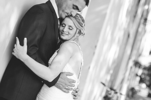 新婚夫妇图片下载