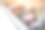 手提箱或行李在国际机场行李认领处有传送带。图片下载