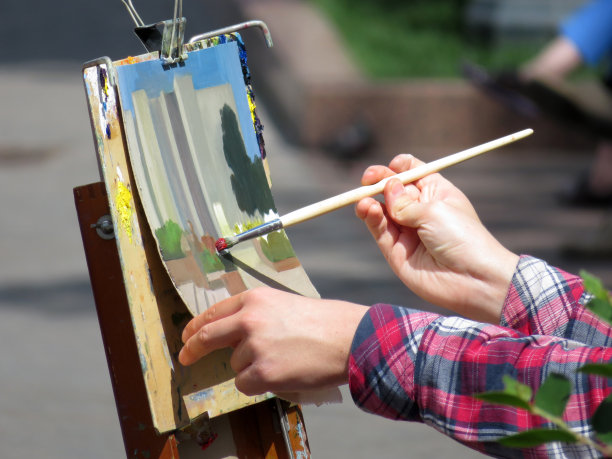 艺术家画夏天的城市风景图片下载