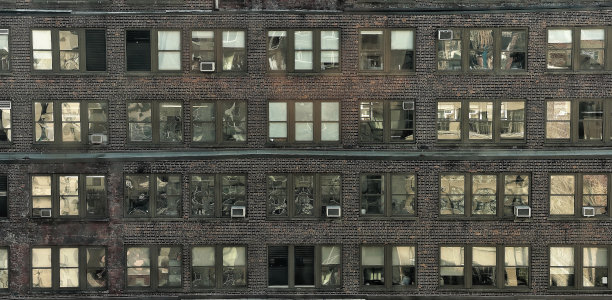 曼哈顿一幢办公楼的窗户网格图片下载