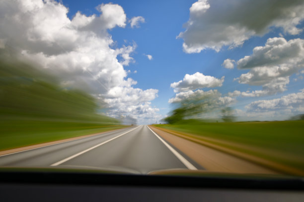 欧洲空无一人的高速公路图片下载