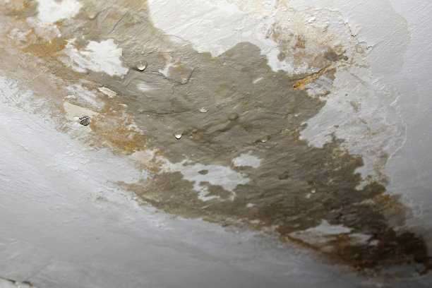 下雨时天花板漏水图片下载