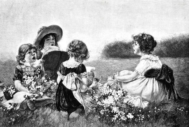 户外音乐会:4个年轻女孩在草地上唱歌图片下载