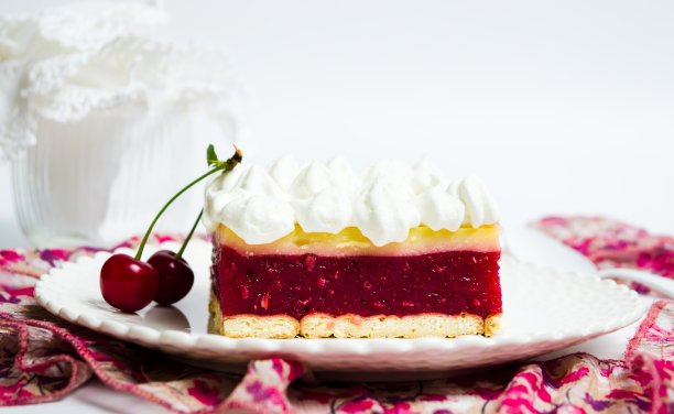 奶油樱桃水果蛋糕图片下载