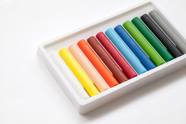 用油彩在白色的背景上图片下载