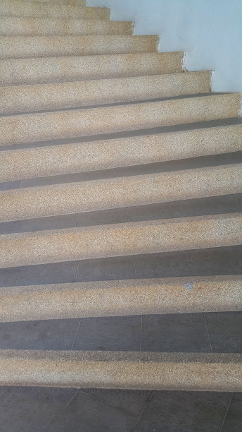 楼梯道的光影有白色的墙壁图片下载