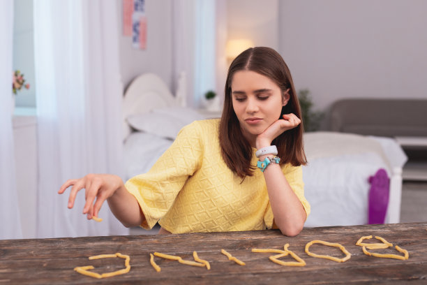 不满少女失去磷灰石图片下载