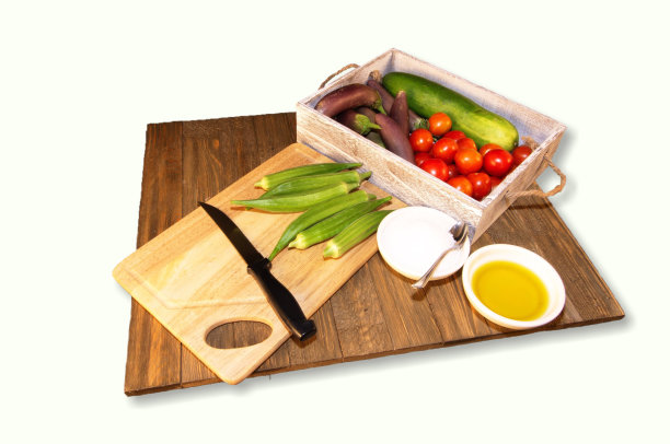 准备西红柿、黄瓜、秋葵和茄子图片下载