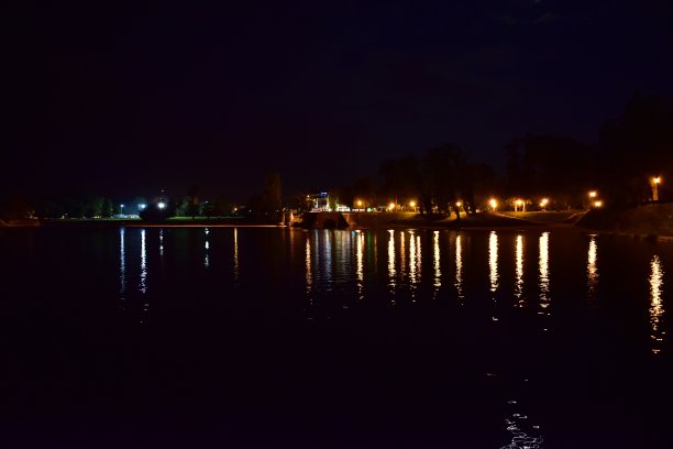 科拉纳河和老发电厂图片下载