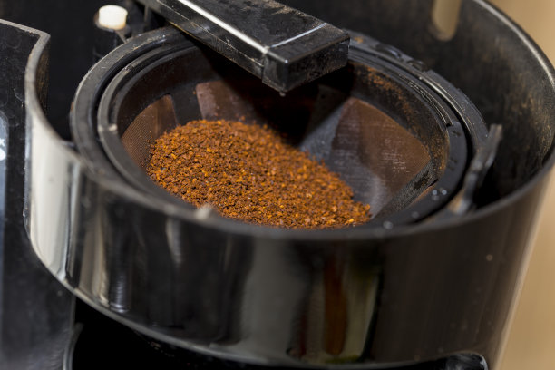 特写滤网内的咖啡粉图片下载