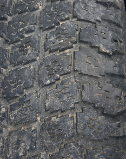 旧巴士车轮图片下载