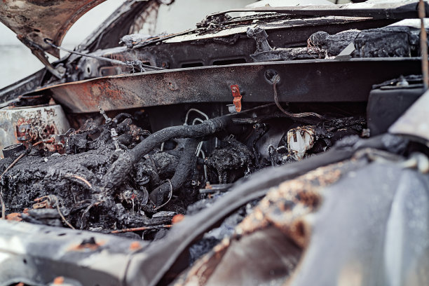 燃烧的汽车图片下载