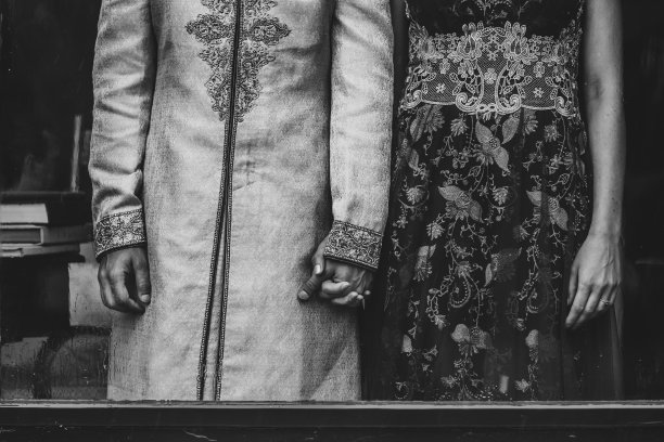 新娘和新郎的手图片下载