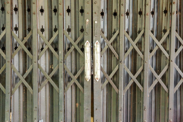 老式的锌滑动门图片下载