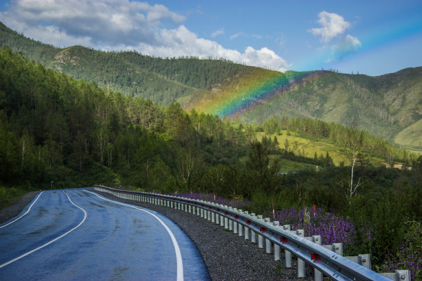 山旁之路图片下载