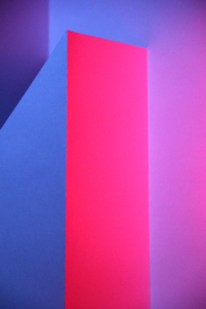 Pop Up纸工艺摄影，背景色为品红图片下载