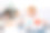 在教室里，一个红发男孩手里拿着一张照片，后面是非洲裔美国同学图片下载