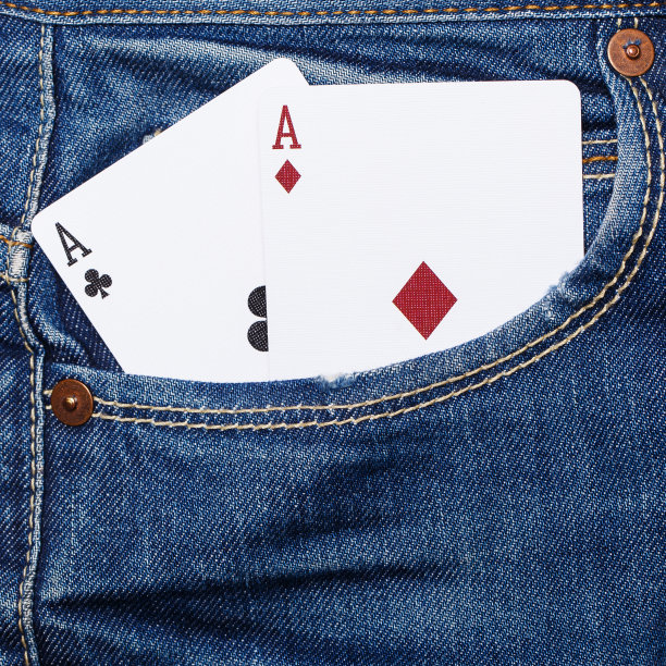 一副牌在口袋里图片下载
