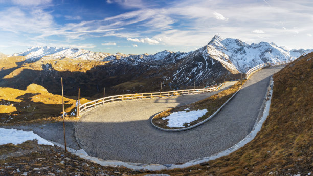 秋天的大格洛克纳和高山公路图片下载