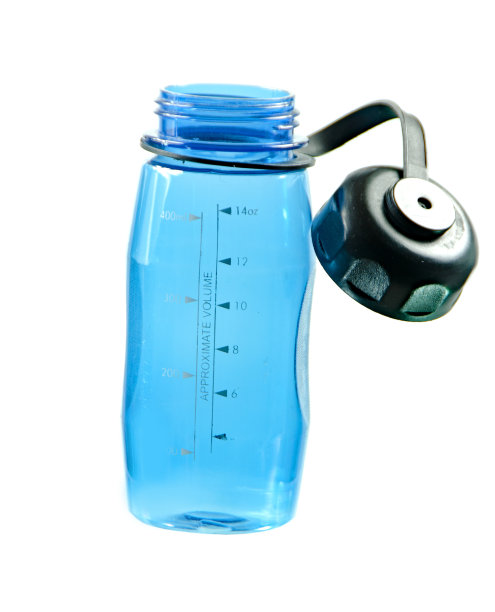 白色背景上的蓝色水瓶图片下载