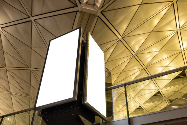 现代大厅中的两个空白白色广告牌图片下载