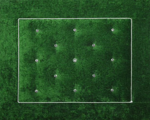 绿色柔软的天鹅绒床头板与莱茵石图片下载