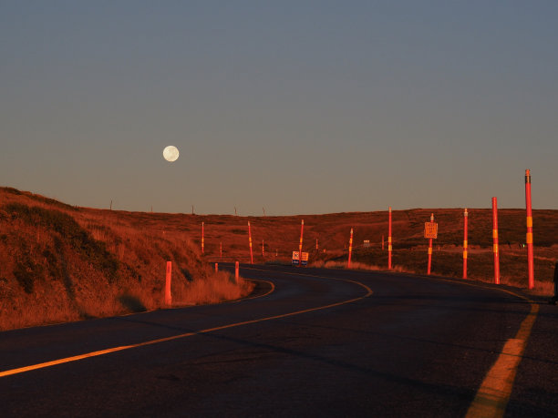 山路成一轮明月图片下载