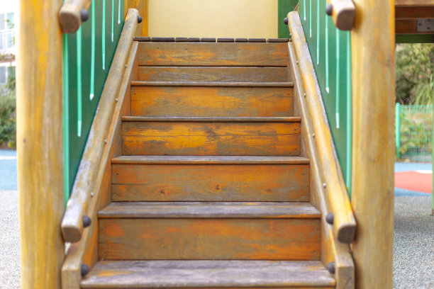 儿童游乐场的楼梯图片下载
