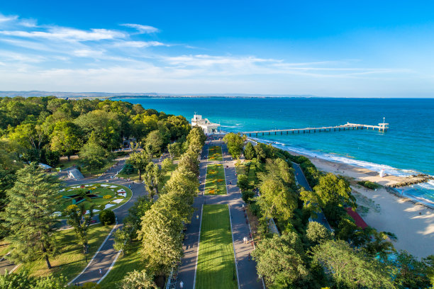 美丽的无人机俯瞰布尔加斯，保加利亚的海洋花园图片下载