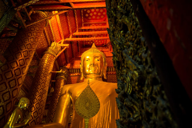 潘南城寺的大金佛雕像图片下载