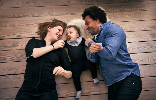 一个幸福的家庭图片下载