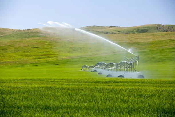 中心支点灌溉设备图片下载