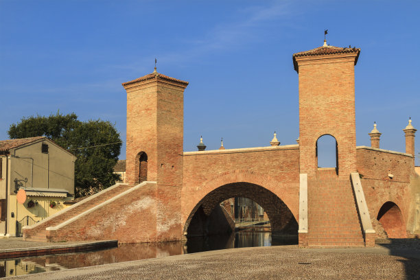 科马基奥，特雷庞蒂建筑群，建于1634年，是城市的象征(意大利艾米利亚-罗马涅)图片下载